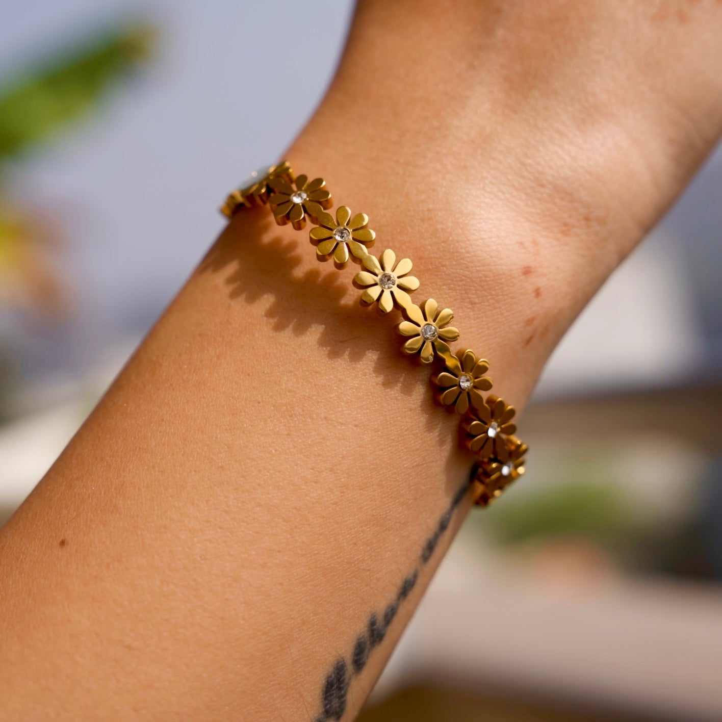 18k Gold W/ Floral Dewdrop