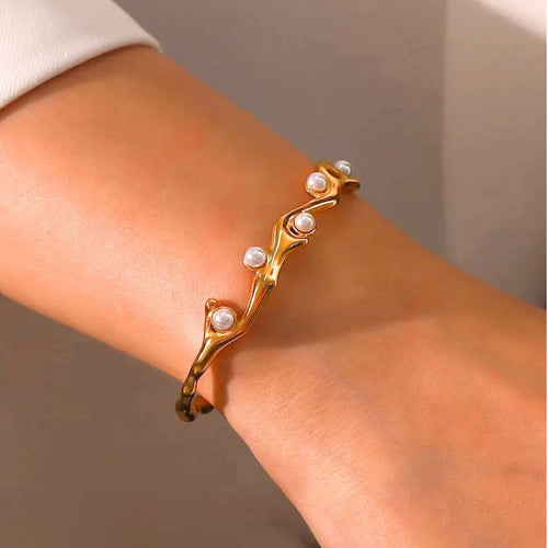 Aura of Pearls